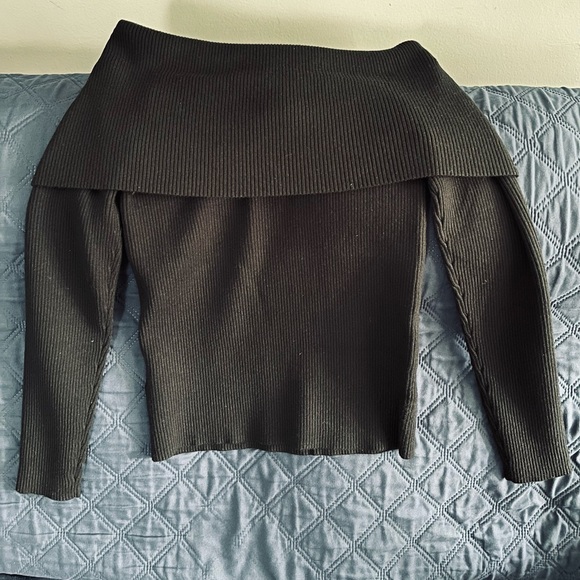 Banana Republic ‘off-the-shoulder’ Sweater - Picture 3 of 5